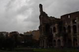 Mraky stahující se nad Koloseem nevěštily nic dobrého. Déšť se spustil v pár vteřinách a neustal do večera.